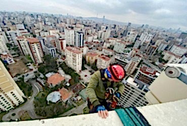 dış cephe cam temizliği, endüstriyel dağcılık, iple erişim, dış cephe silikonlama,dağcı camcı, endüstriyel dağcılık nedir, dış cephe yüksek bina, istanbul dışcephe dağcılık