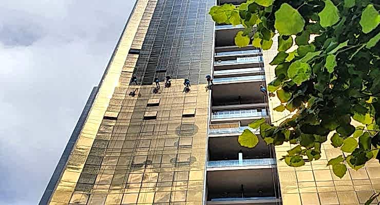 dış cephe cam temizliği, endüstriyel dağcılık, iple erişim, dış cephe silikonlama,dağcı camcı, endüstriyel dağcılık nedir, dış cephe yüksek bina, istanbul dışcephe dağcılık